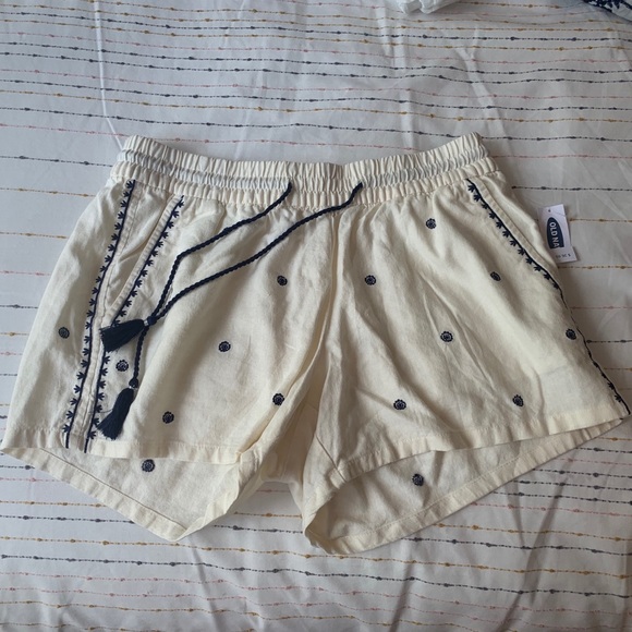 Off White Old Navy Shorts - Picture 2 of 5